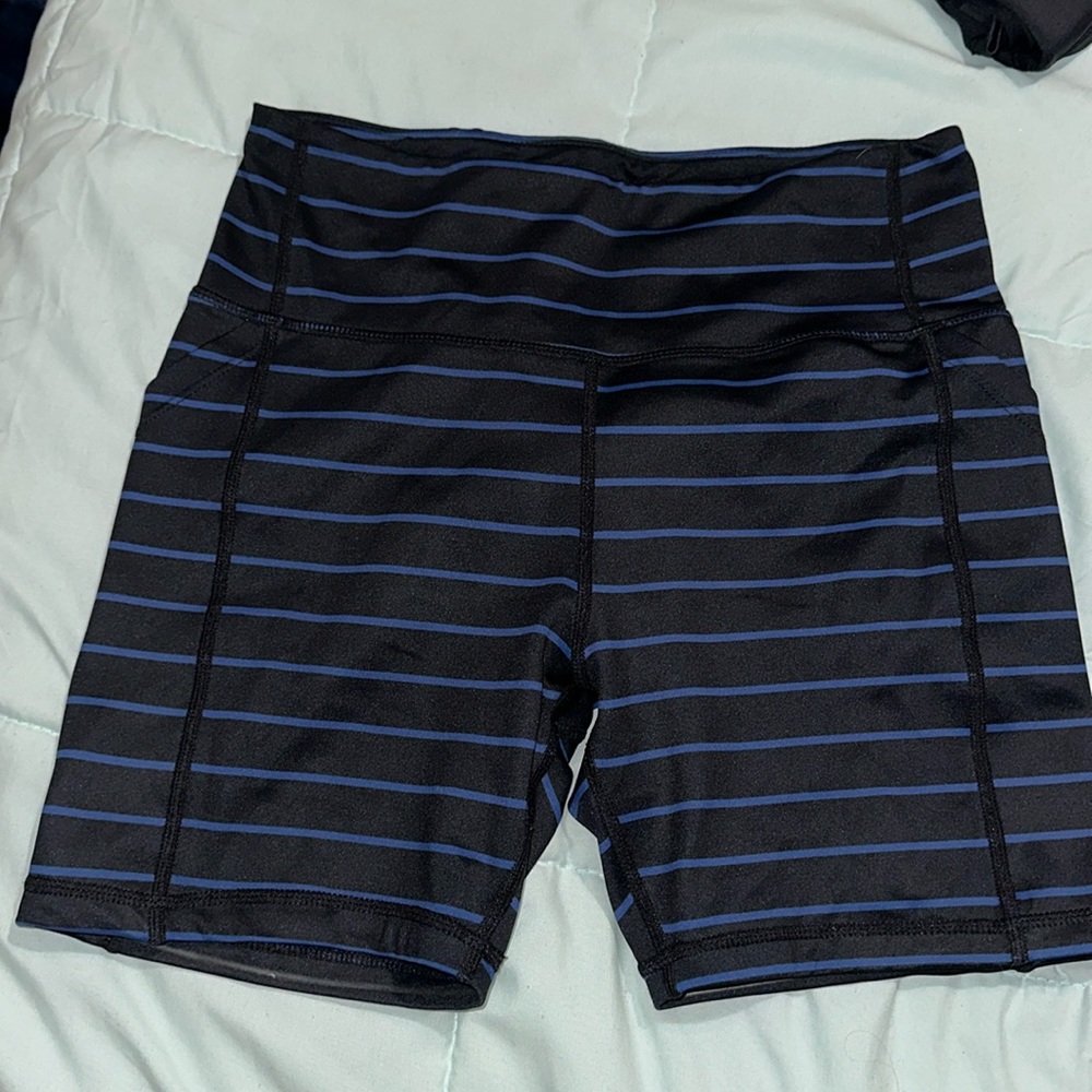 EUC Kiava Luxe Biker Shorts Size Small 5” Inseam